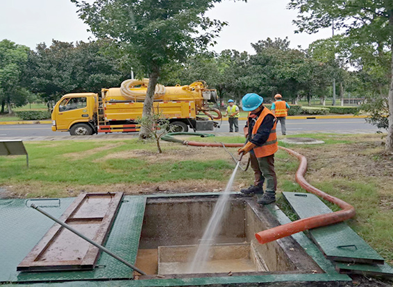 东城街道化油池清理